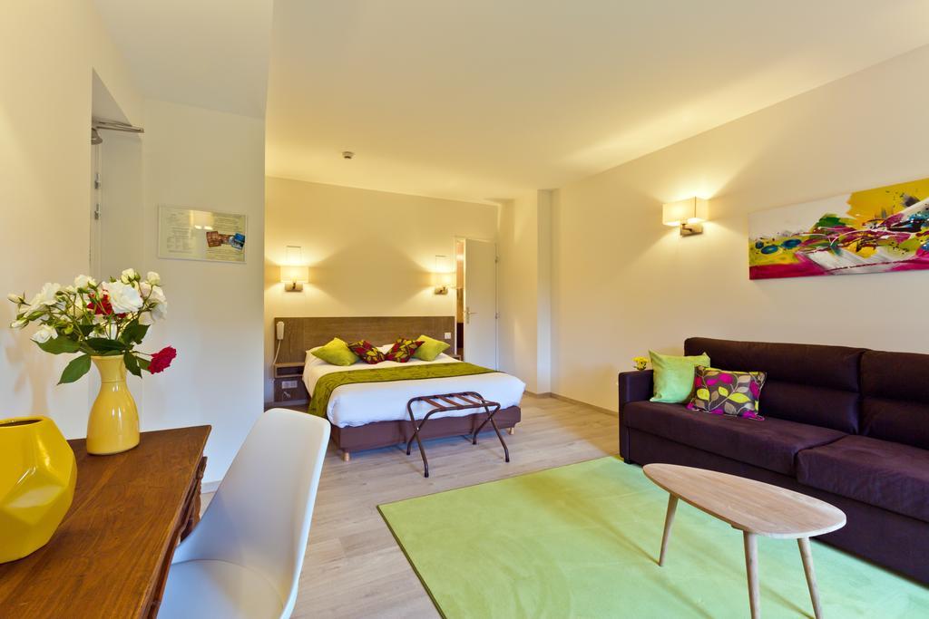 Logis La Charpenterie Hotel Талуар Екстериор снимка