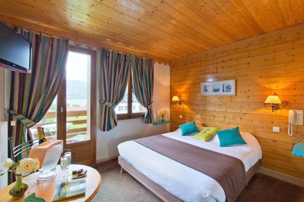 Logis La Charpenterie Hotel Талуар Стая снимка