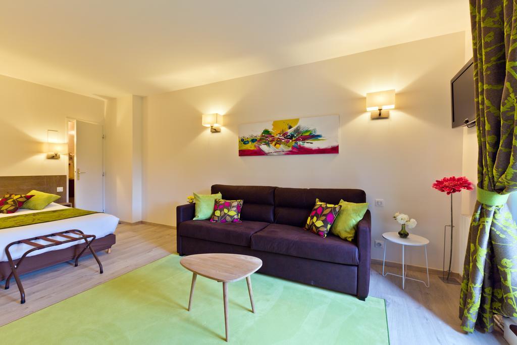 Logis La Charpenterie Hotel Талуар Екстериор снимка