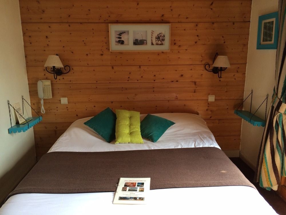 Logis La Charpenterie Hotel Талуар Екстериор снимка