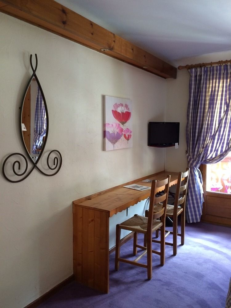 Logis La Charpenterie Hotel Талуар Екстериор снимка