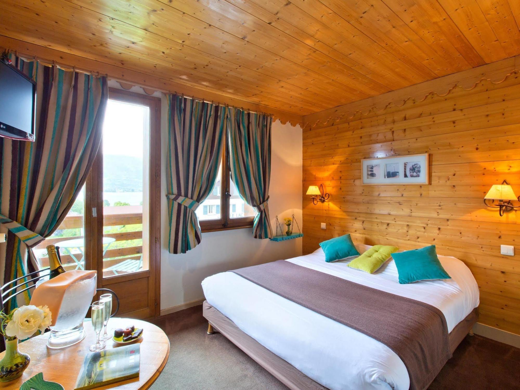 Logis La Charpenterie Hotel Талуар Екстериор снимка