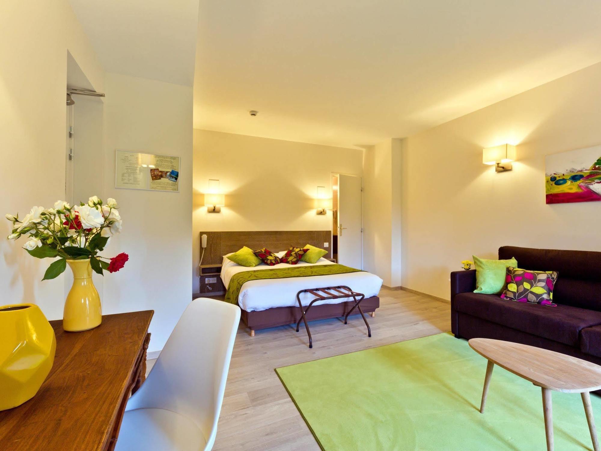 Logis La Charpenterie Hotel Талуар Екстериор снимка